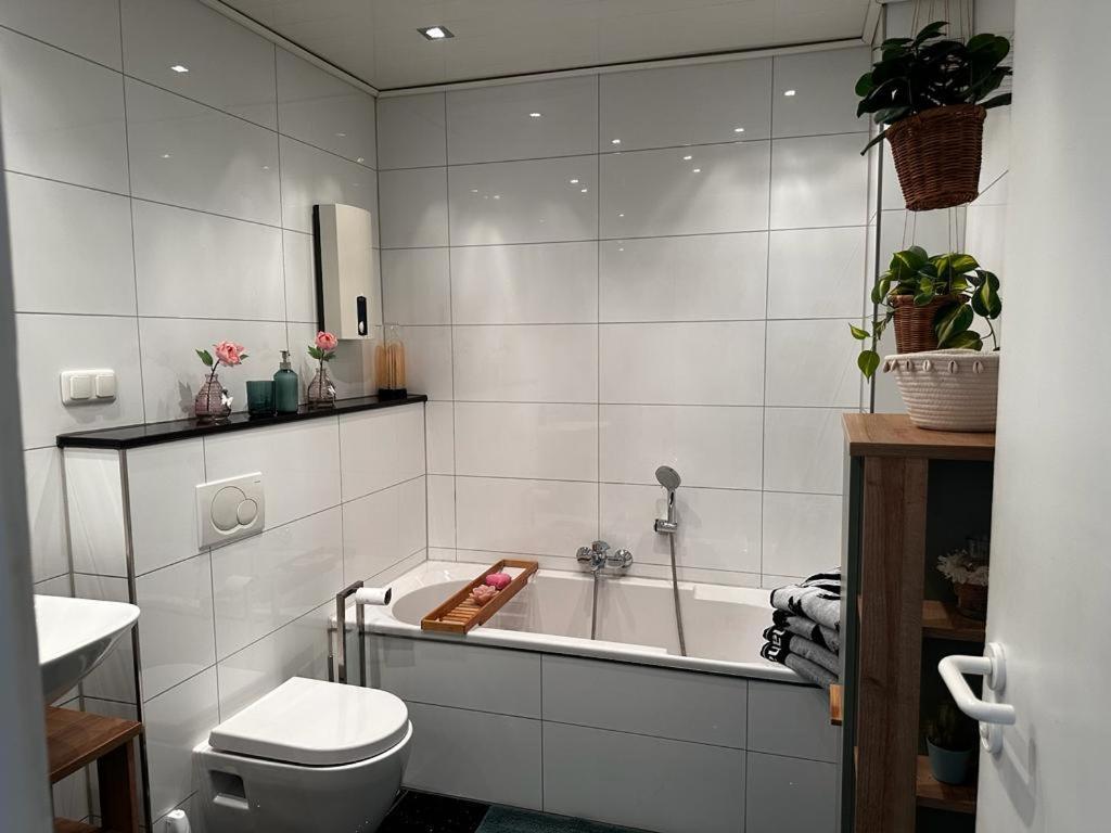 A&V Apartments Wunderschoene Rheinblick Wohnung Zum Entspannen Apt Ela Duisburg Kültér fotó